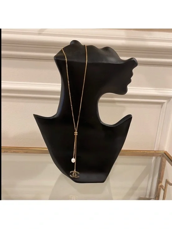 CHANEL Gold-Tone Lariat Necklace with Pearl and CC Charm - Picture 3 of 8